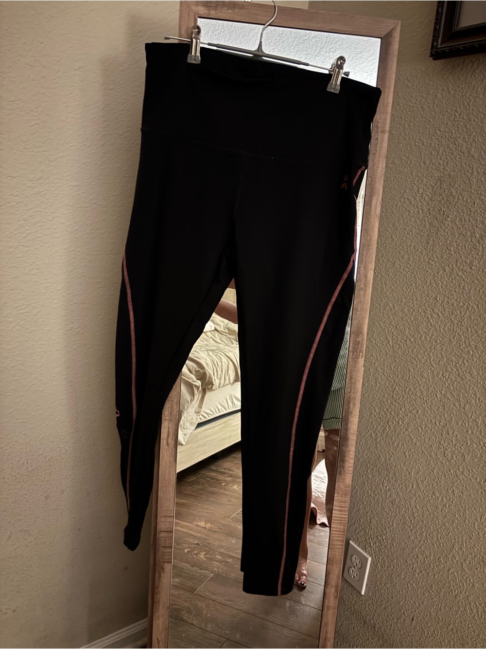 Harley-Davidson Black Leggings with Pink Trim - Picture 4 of 4